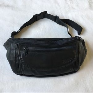 LL Bean Fanny Pack black soft leather Zipper pockets adjustable waist bag purse